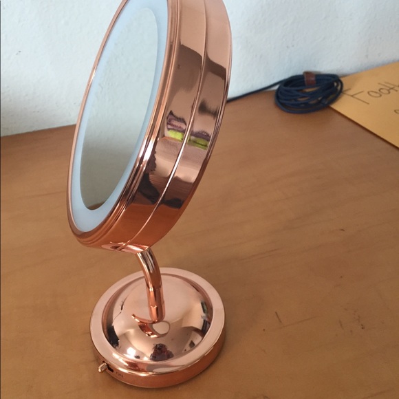 Makeup Light Up Mirror!💋💄 - Picture 3 of 5